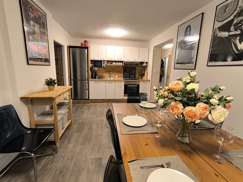 Kitchen or kitchenette, Dining area, kitchen