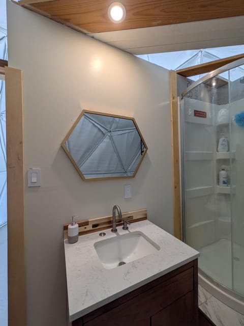 Big Bend Off-Grid Dome - AC, Bath, WiFi House in Big Bend National Park