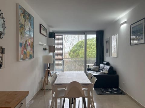 TV and multimedia, View (from property/room), Living room, Dining area, internet, air conditioner