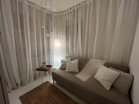 Living room, Seating area, Breakfast