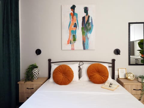 Bed, Photo of the whole room, Decorative detail