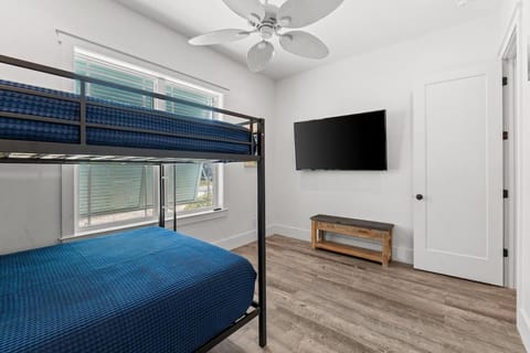 Marlin - 3 Min To Beach - Swim Spa - Fire Pit - Games House in Sunnyside