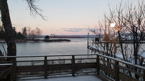 Waterfront the Alcove Vacation rental in Duluth