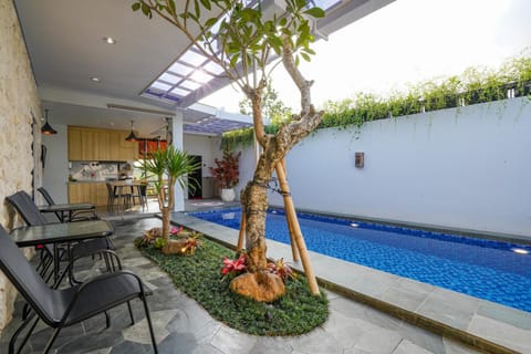 Swimming pool, Swimming pool