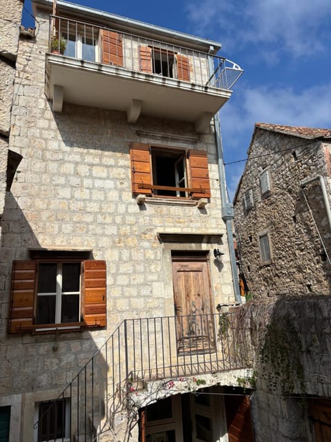 Property building, Day