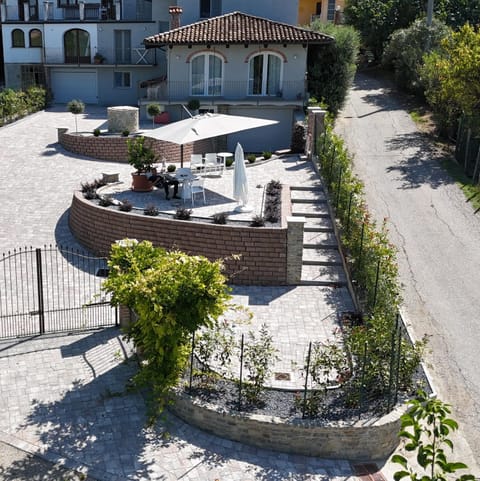 Property building, Garden, Balcony/Terrace