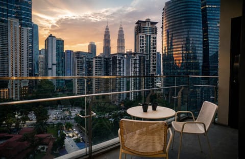 Property building, Patio, Day, View (from property/room), Balcony/Terrace, Seating area, Dining area, City view