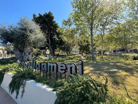 Vouliagmeni Square Residence Elegant Riviera Stay Apartment in Vouliagmeni