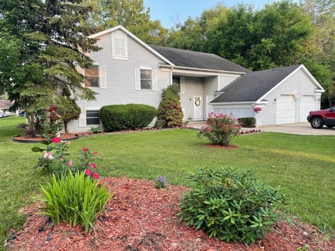 3 bedrooms, 2 bath, 4 beds Townhouse Apartment in Kentwood