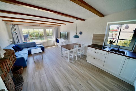 Kitchen or kitchenette, Living room, Seating area, Dining area