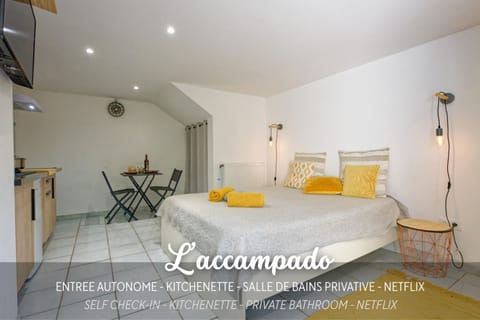 Bed, Photo of the whole room, Dining area, Bedroom