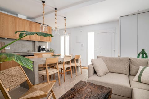 Kitchen or kitchenette, Living room, Dining area, oven, kitchen