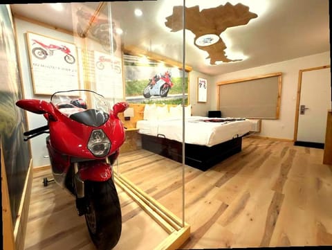 Motorcycle Inn Hotel in Kodak