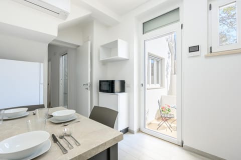 Kitchen or kitchenette, Dining area, kitchen