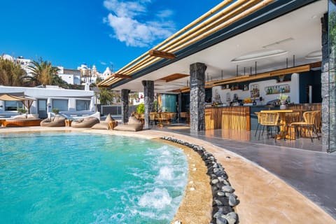 Restaurant/places to eat, Communal lounge/ TV room, Lounge or bar, Swimming pool