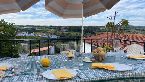 Natural landscape, View (from property/room), Balcony/Terrace, Dining area, Food
