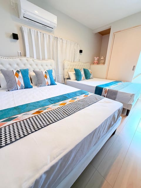 Bed, Photo of the whole room, Bedroom, air conditioner