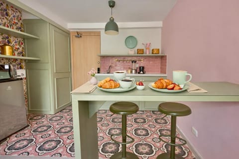 Kitchen or kitchenette, Dining area, Food