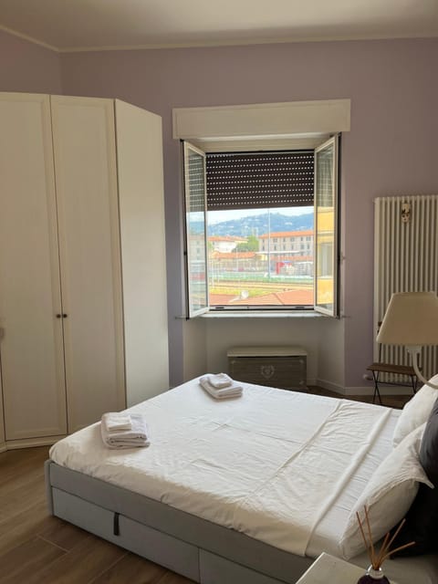 Bed, Bedroom, internet, wardrobe