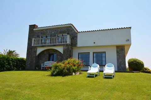 Property building, Patio, Natural landscape, Garden, Garden view, sunbed
