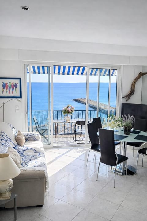 Patio, Natural landscape, View (from property/room), Balcony/Terrace, Living room, Seating area, Dining area, Sea view