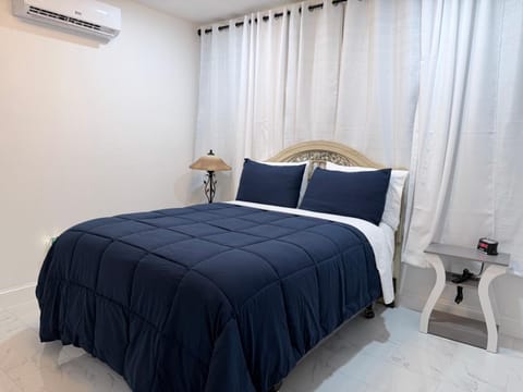 Bed, Bedroom, air conditioner