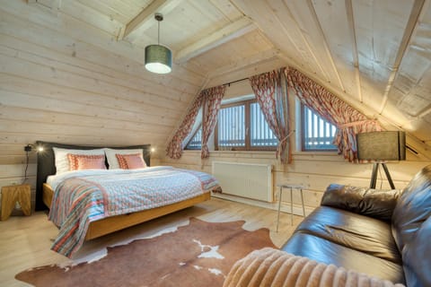 Bed, Seating area, Bedroom