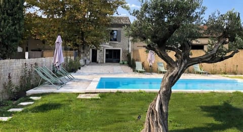 Property building, Garden, Swimming pool