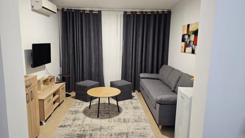 TV and multimedia, Seating area, air conditioner