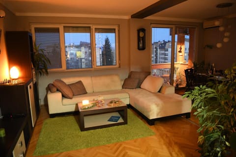 Communal lounge/ TV room, Balcony/Terrace, Living room, Seating area