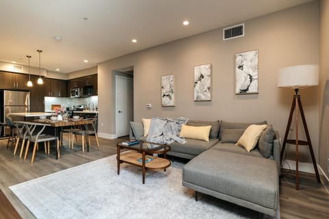 Kitchen or kitchenette, Living room, Seating area, Dining area, oven, stove