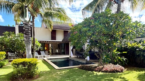 Property building, Garden, Swimming pool