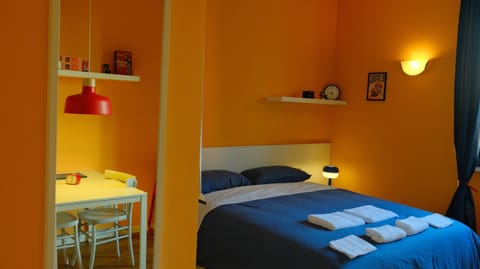Bed, Photo of the whole room, Dining area, Bedroom, towels