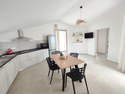 Kitchen or kitchenette, Living room, Dining area