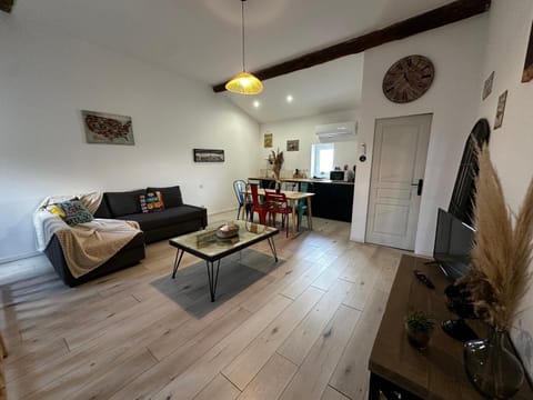 Toilet, Living room, kitchen