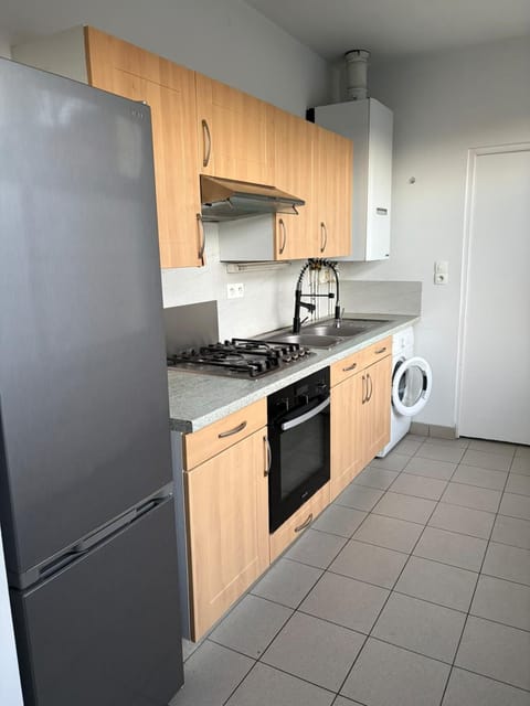 Kitchen or kitchenette, oven, stove, washing machine