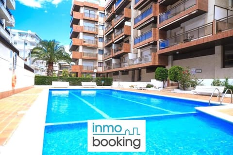 Day, Swimming pool