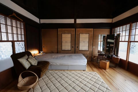 Patio, Photo of the whole room, Bedroom, Facility for disabled guests, bidet, fireplace, towels, acessibility, air conditioner