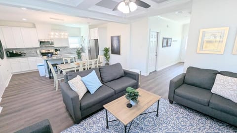 Sleeps10-Pet Friendly-Fully Stocked-Near Rosenburg House in Rosenberg