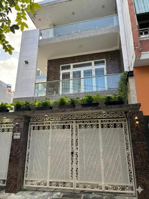 Communal lounge/ TV room, Balcony/Terrace