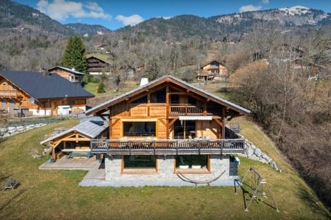 Property building, Day, Natural landscape, Summer, Mountain view