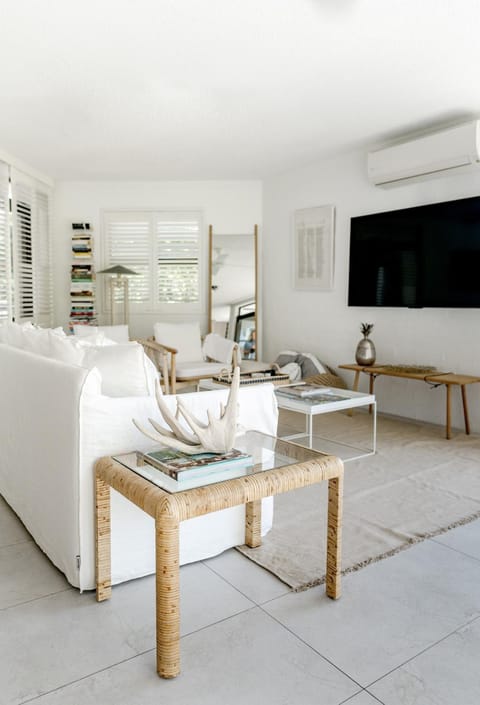 Living room, Photo of the whole room