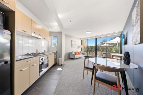 Kitchen or kitchenette, Dining area, dishwasher, oven