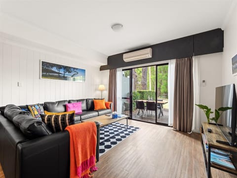Communal lounge/ TV room, TV and multimedia, Photo of the whole room, Seating area, Evening entertainment