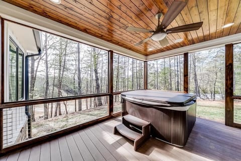 Comfy Bear Mountain Lodge– Spacious Family-Frien House in Helen