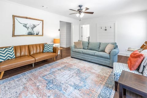 Creekside Cottage Historic Waterside Cottage House in Helen