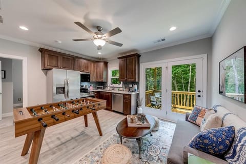 Helen Mountain Cottage– Cozy Cottage with Mounta House in Helen