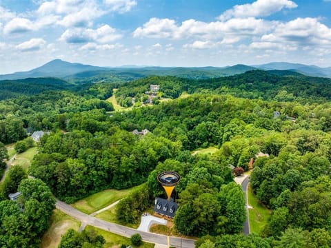 Helen Mountain Cottage– Cozy Cottage with Mounta House in Helen