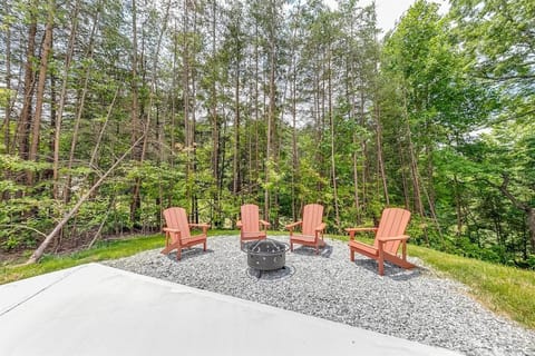 Helen Mountain Cottage– Cozy Cottage with Mounta House in Helen