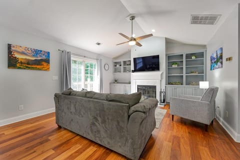 The Toasty Marshmallow Private, Modern Cabin Cabin in Helen